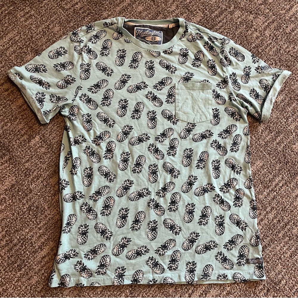 Huntington Beach men’s tropical pineapple tshirt size Medium teal & blue